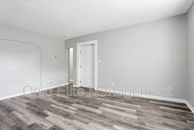 Building Photo - 987 Lilley Ave