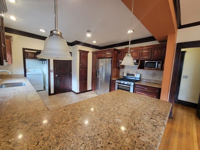 Building Photo - 4765 Washington St