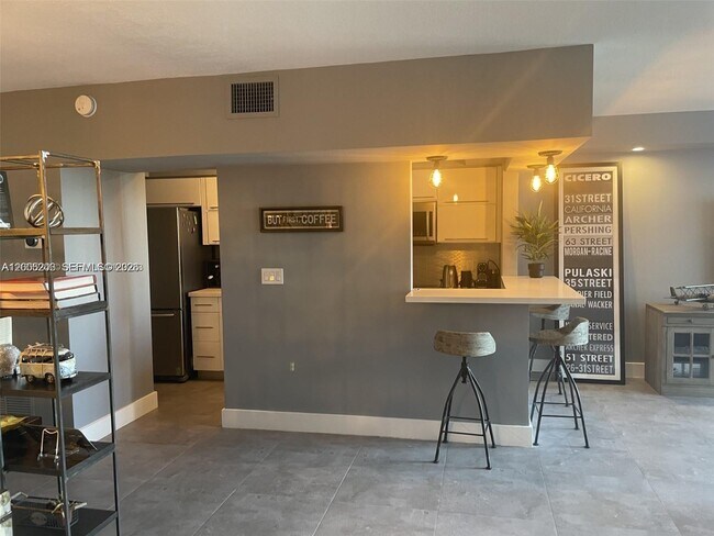 Building Photo - 1000 West Ave