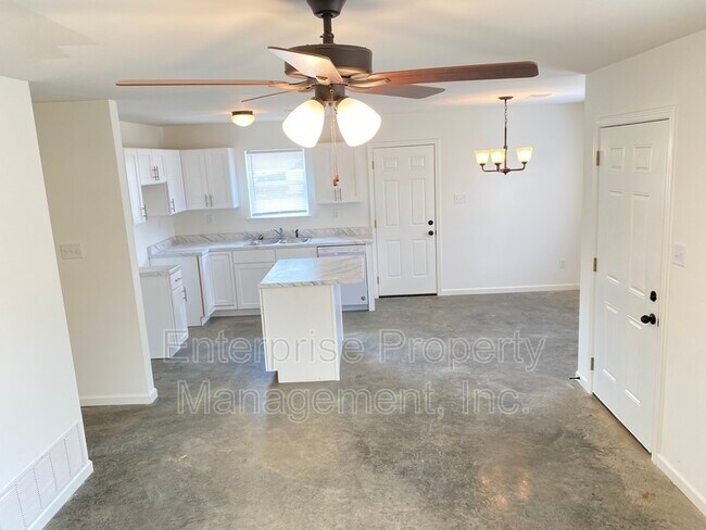 Building Photo - 2963 Lake Park Rd