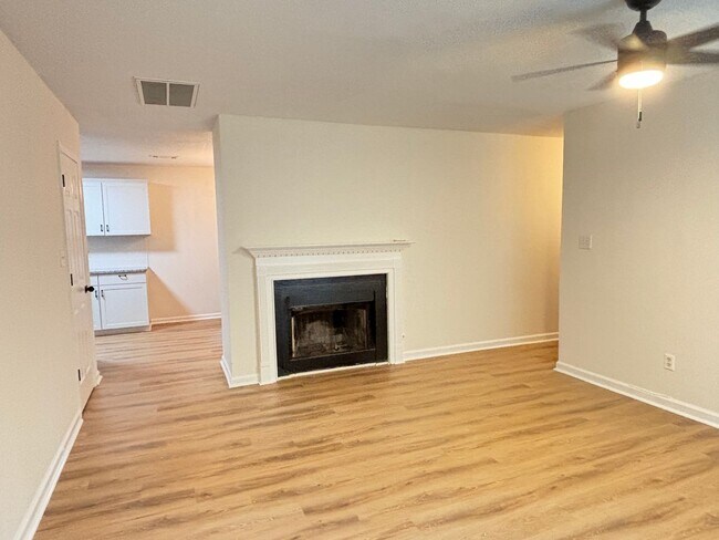 Building Photo - Cute Stepless 3 bedroom, 2 bath ranch in Dallas!