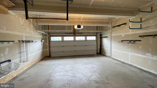 Building Photo - 2309 Harmsworth Dr