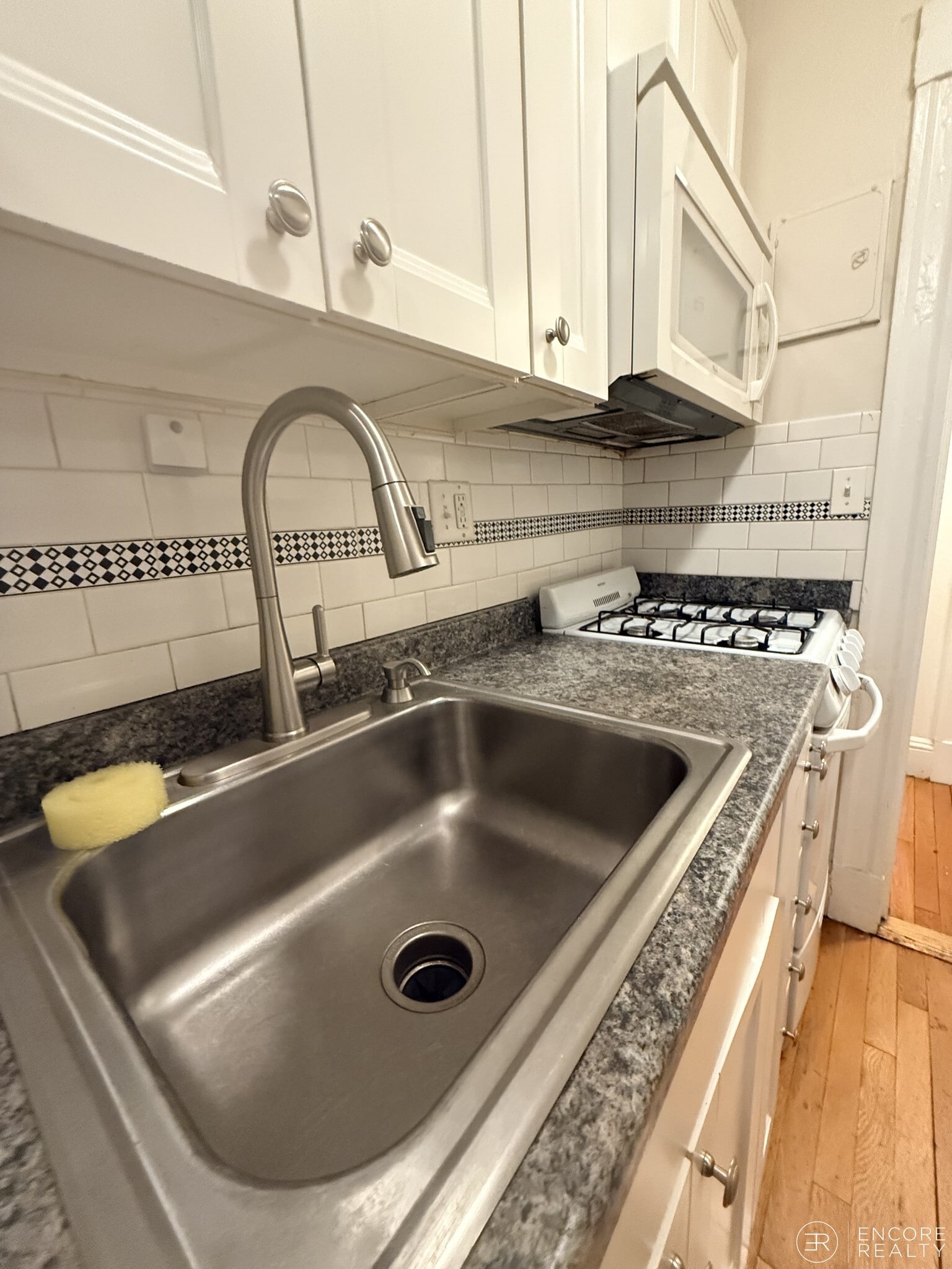 Building Photo - 110 Riverway