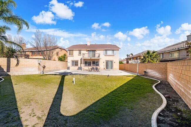 Building Photo - Beautiful 2 Story Home