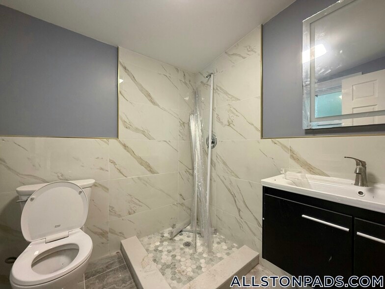 Building Photo - 8 Brentwood St