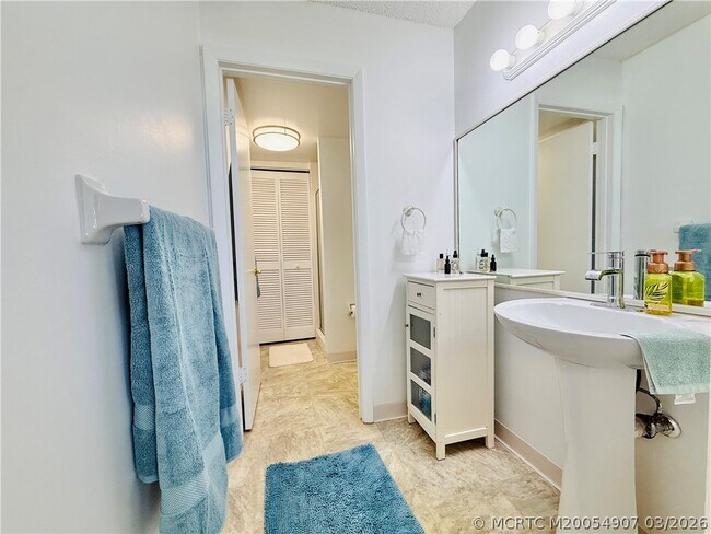 Building Photo - 7410 S Ocean Dr