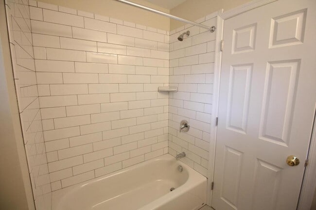 Building Photo - 10717 Maple St