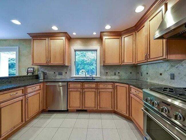 Building Photo - 16 Munnings Dr