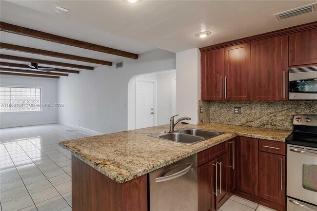 Building Photo - 4670 SW 154th Pl