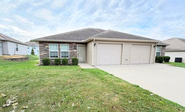 Primary Photo - 3 Bedroom | 2 Bath | 1-Car Garage Ranch Du...