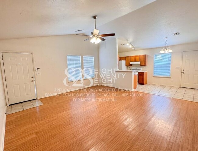 Building Photo - ADORABLE East Norman 3 Bed/2 Bath Duplex Available NOW in Eastridge!