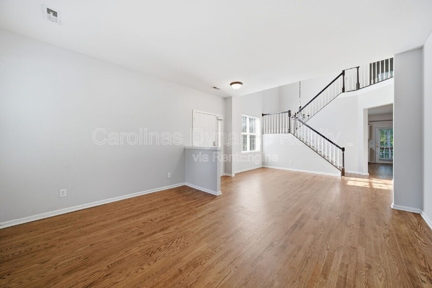 Building Photo - 17059 Commons Creek Dr