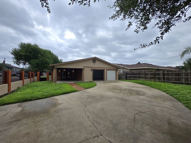 Building Photo - 126 La Silla Dr