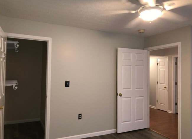 Building Photo - 818 Rubel Ave