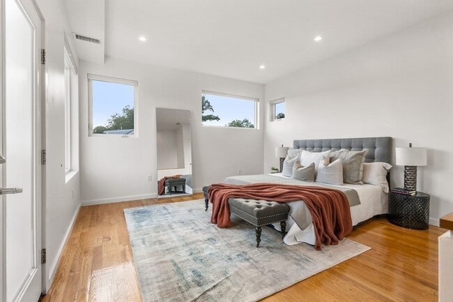 Building Photo - 161 Auburn St