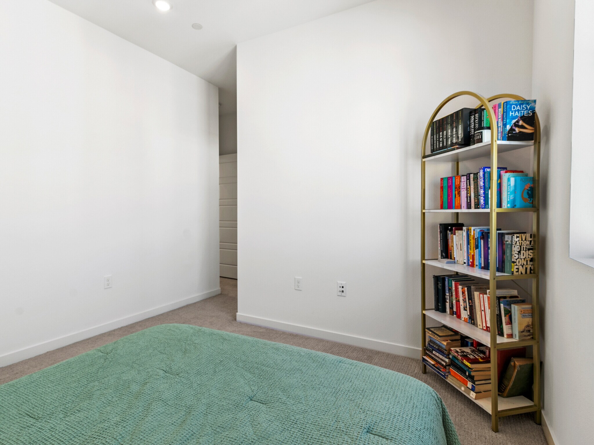 Guest room 1 - 1191 Grassland Rd