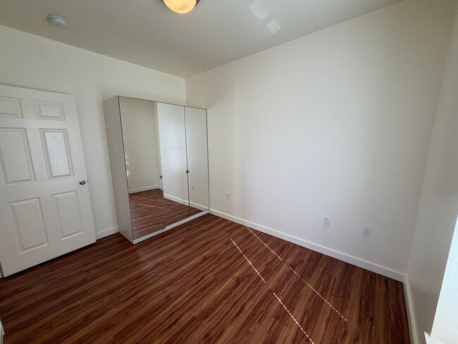 Building Photo - 3 Bedroom 2 bath single family house