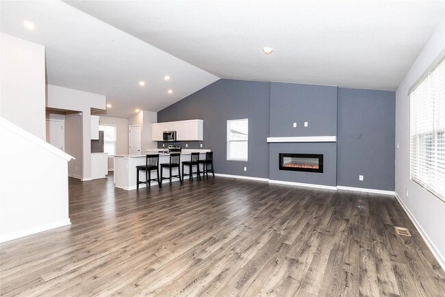 Building Photo - 1065 Waukee Ave