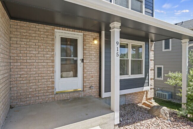 Building Photo - 5-Bedroom Home in D12 with Open Space View...