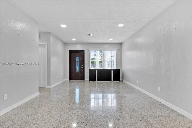 Building Photo - 174 NE 211th St
