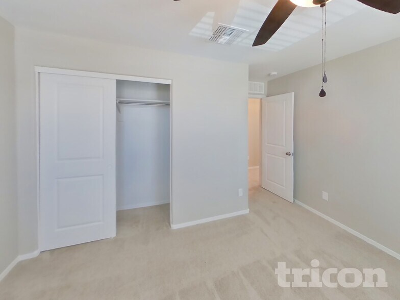 Building Photo - 12583 W Midway Ave