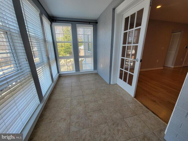 Building Photo - 4151 S Four Mile Run Dr