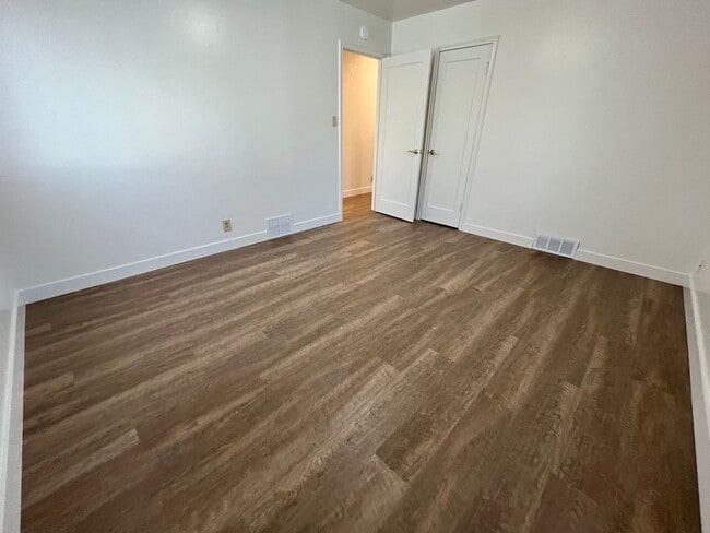 Building Photo - 2923-2925 Poly Dr