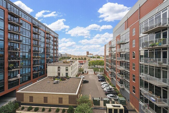 Building Photo - 215 10th Ave S