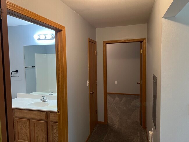 Building Photo - 450 Skare Rd