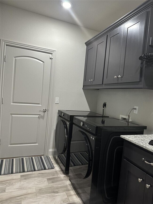 Building Photo - 204 Vicks Cir