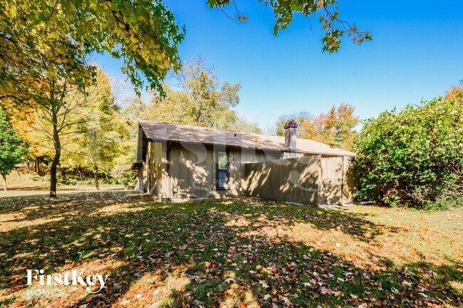 Building Photo - 12082 Foxpoint Dr