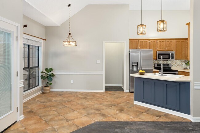 Building Photo - 4905 Springtree Dr