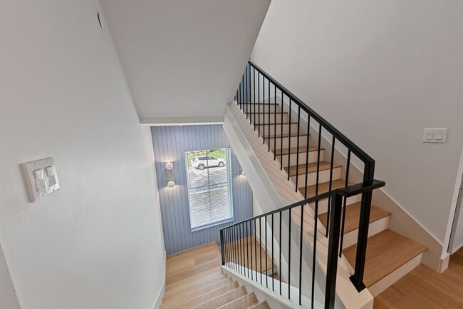 Building Photo - 917 E 37th St