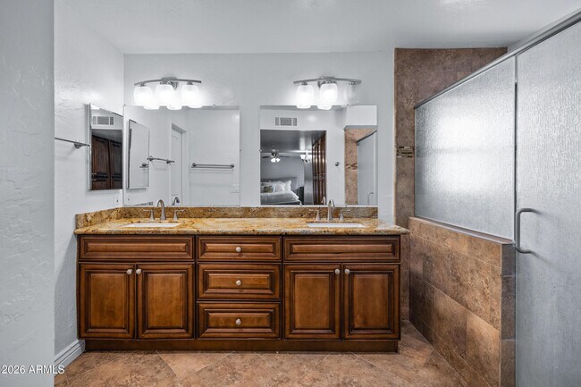 Building Photo - 7118 E Buena Terra Way