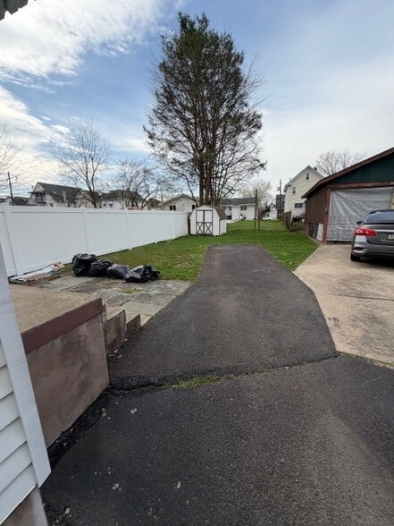 Building Photo - 58 Amherst Ave