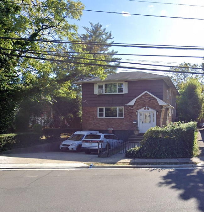 Building Photo - 68 Hendrickson Ave