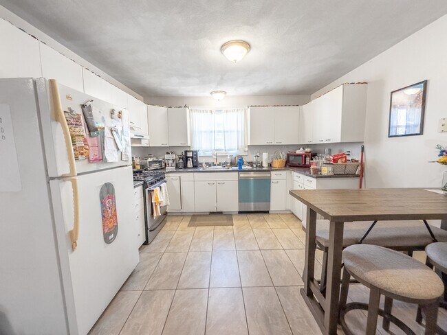 Building Photo - 28 Fisk Ave