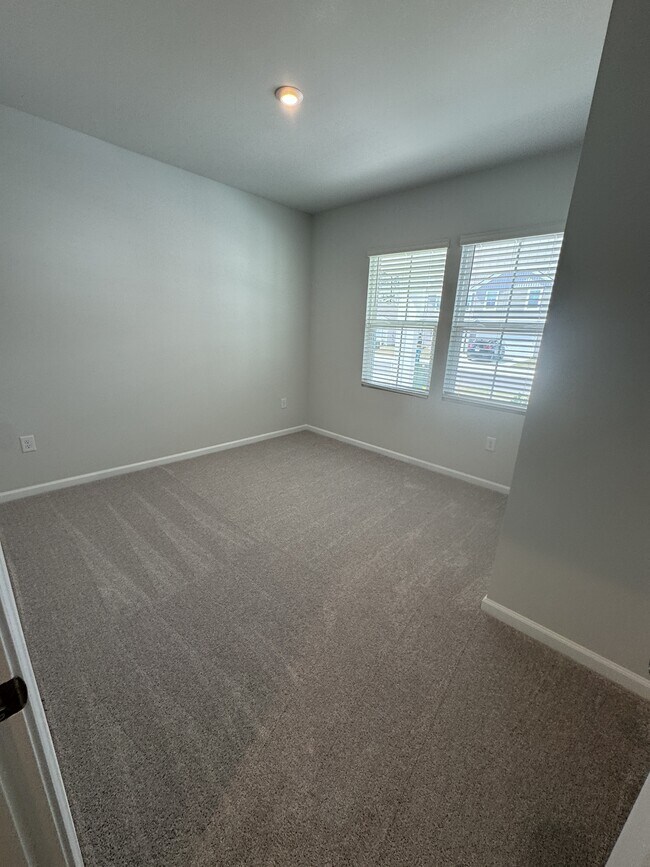 Building Photo - 3067 Visionary Dr