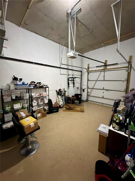 Building Photo - 913 NW 45th Ter