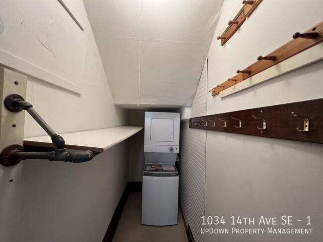 Building Photo - 1034 14th Ave SE