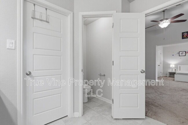 Building Photo - 11634 Tribute Oaks