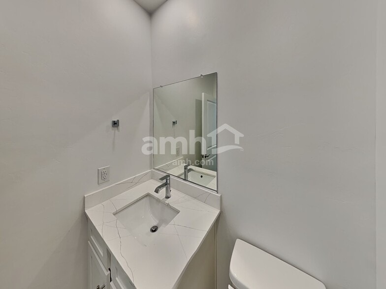 Building Photo - 13112 N Serenity Vly Dr