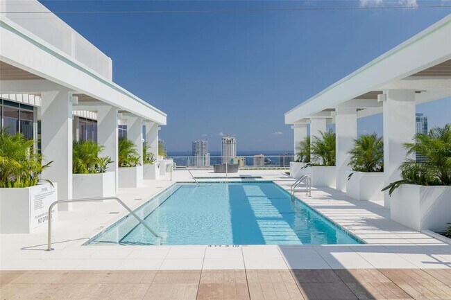 Building Photo - 777 3rd Ave N