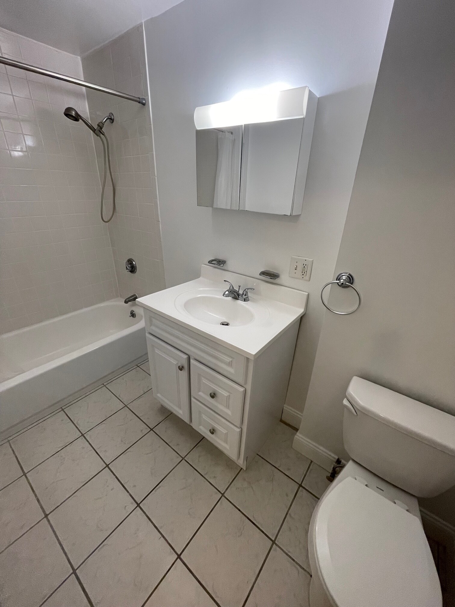 Building Photo - 40 Linden Ave