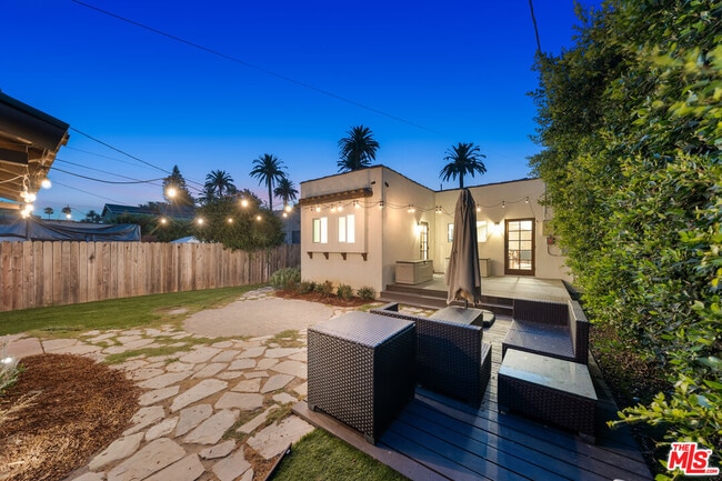 Building Photo - 2624 S Palm Grove Ave