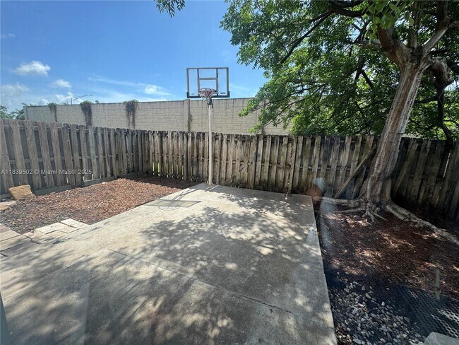Building Photo - 27563 SW 137th Ct