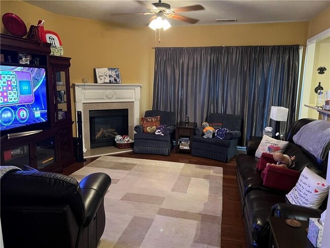 Building Photo - 650 Township Cir