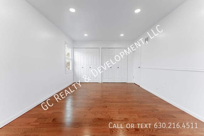 Building Photo - *** TWO WEEKS FREE RENT! 2600 SQ FT / 2 WE...