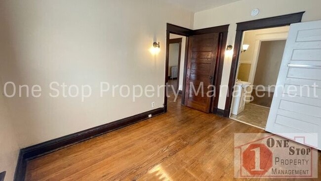 Building Photo - Gorgeous and Unique 2 Bedroom, 1 Bathroom ...