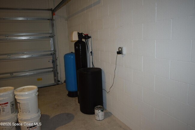 Building Photo - 717 Spoonbill St